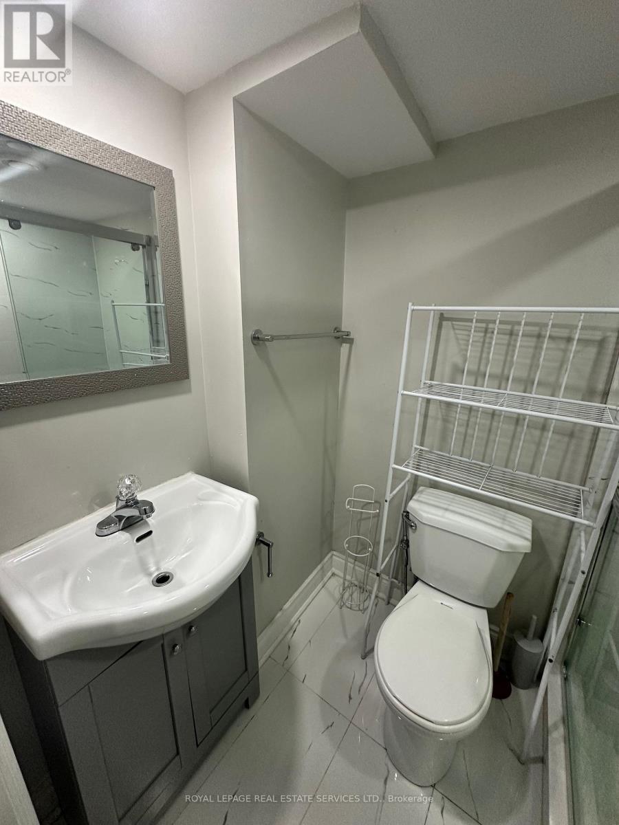 66 Roseville Drive, Brampton, Ontario  L6Y 2G8 - Photo 6 - W12497676