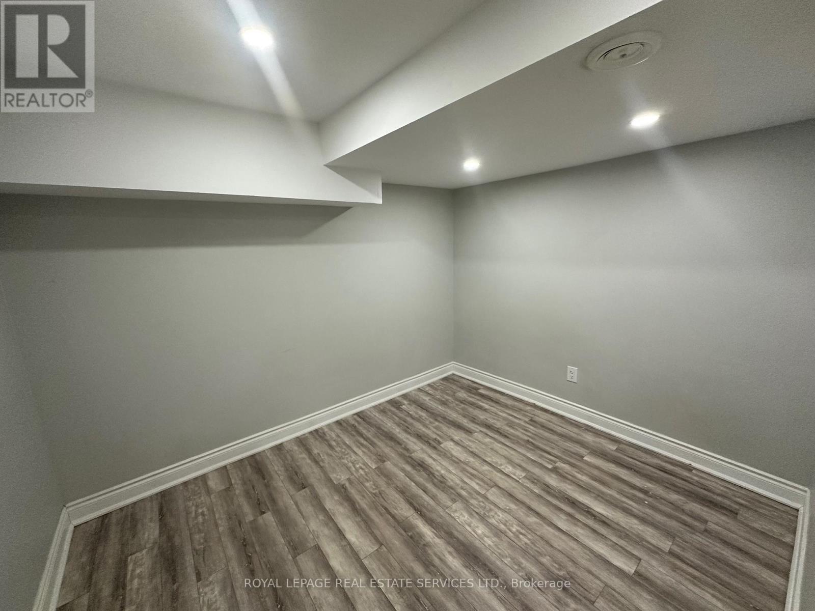 66 Roseville Drive, Brampton, Ontario  L6Y 2G8 - Photo 8 - W12497676