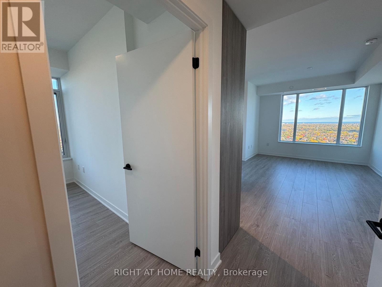 2111 - 2495 Eglinton Avenue W, Mississauga, Ontario  L5M 2T2 - Photo 10 - W12497678