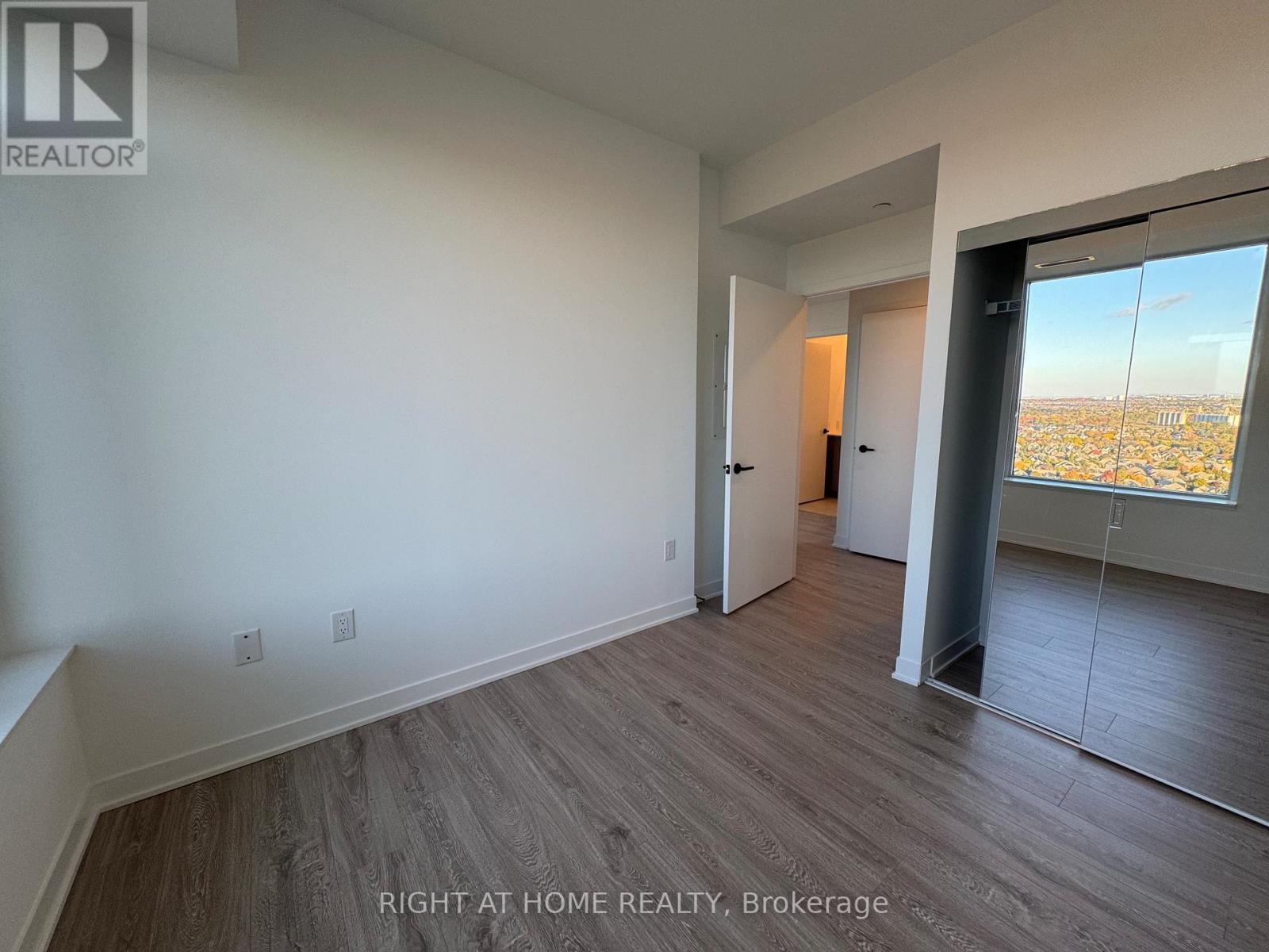 2111 - 2495 Eglinton Avenue W, Mississauga, Ontario  L5M 2T2 - Photo 13 - W12497678