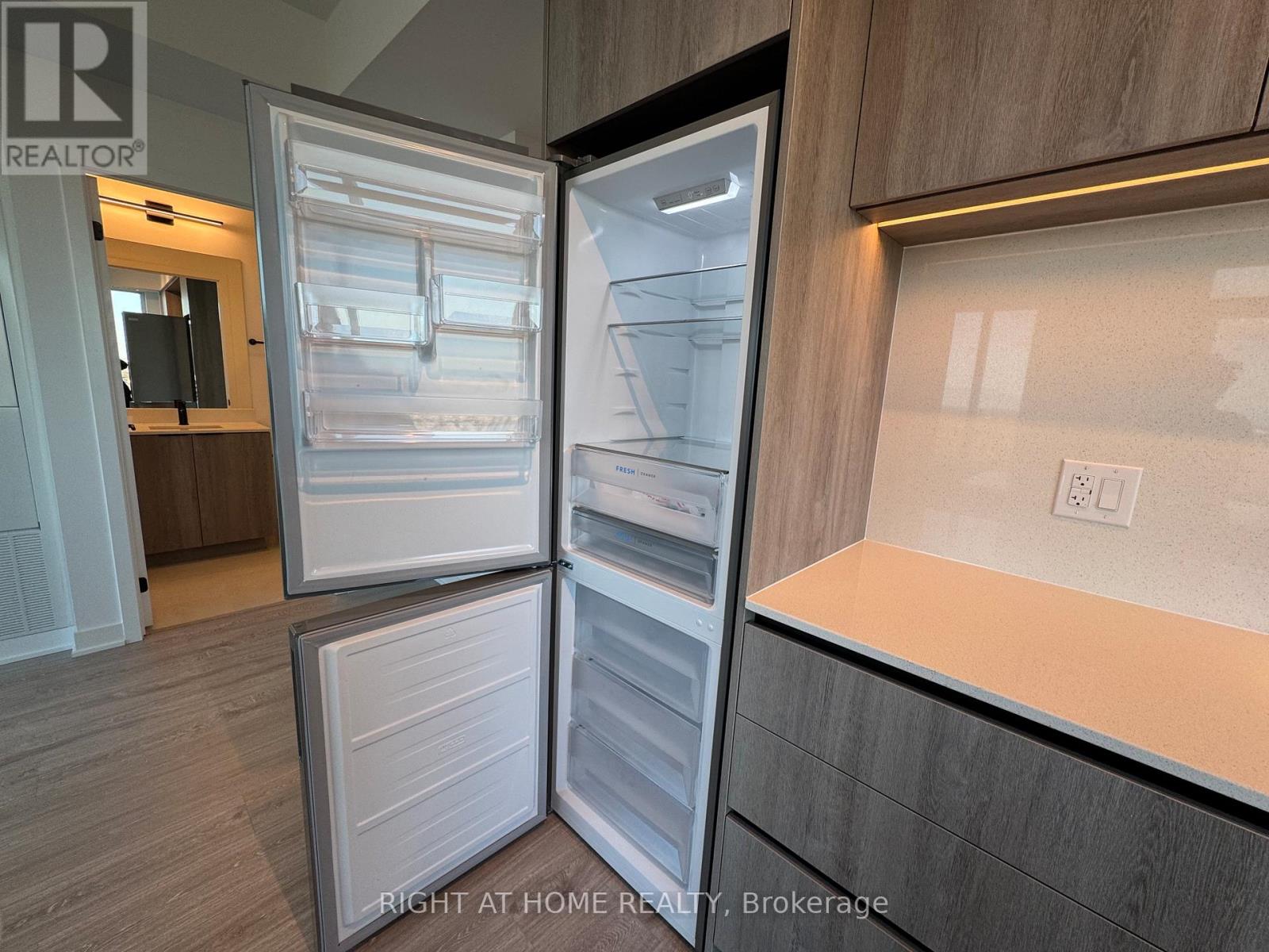 2111 - 2495 Eglinton Avenue W, Mississauga, Ontario  L5M 2T2 - Photo 24 - W12497678