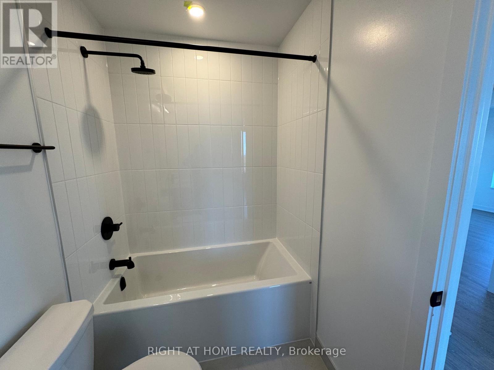 2111 - 2495 Eglinton Avenue W, Mississauga, Ontario  L5M 2T2 - Photo 32 - W12497678