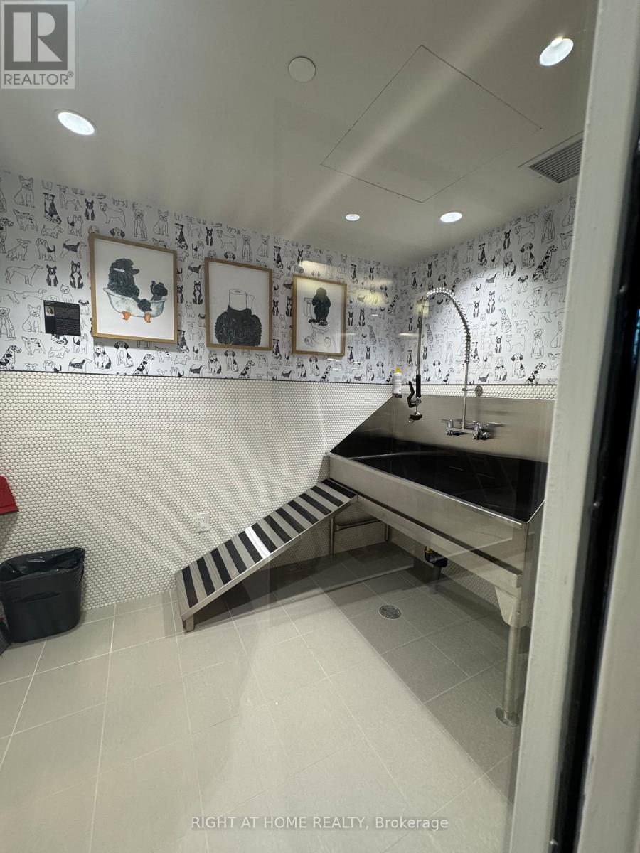 2111 - 2495 Eglinton Avenue W, Mississauga, Ontario  L5M 2T2 - Photo 48 - W12497678