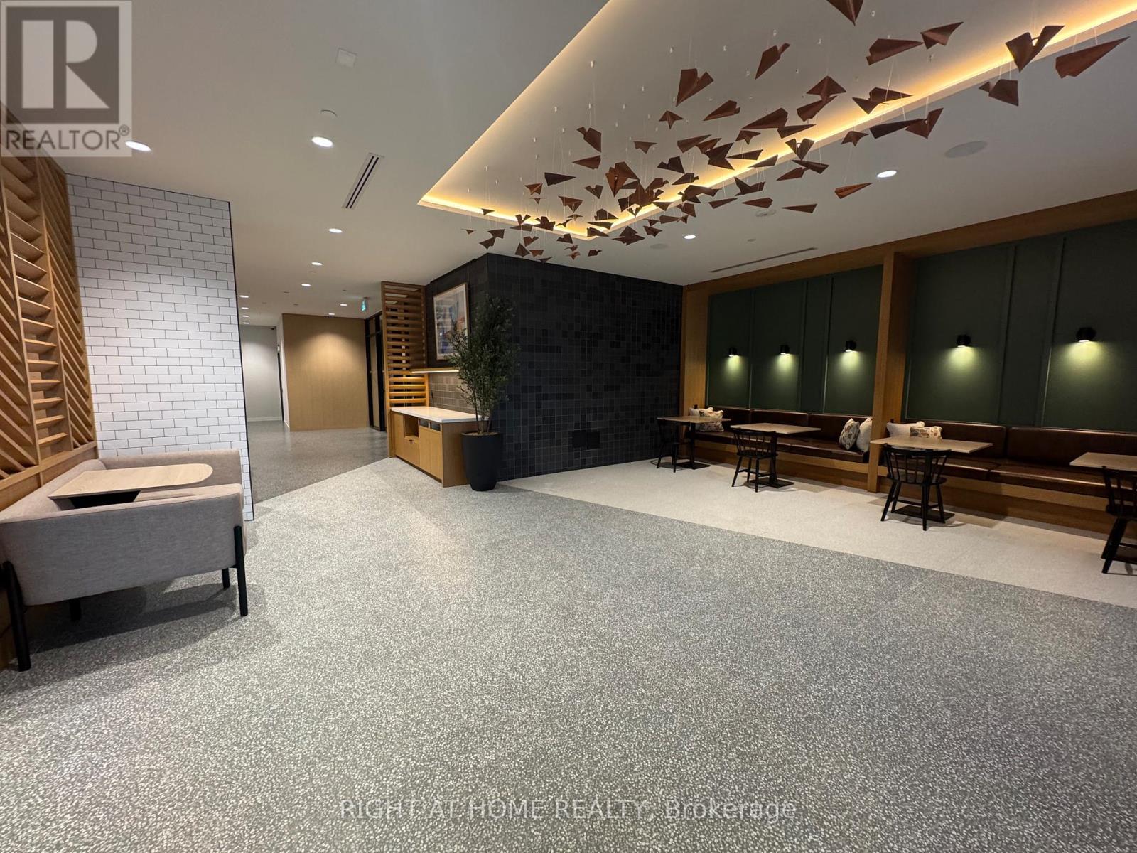 2111 - 2495 Eglinton Avenue W, Mississauga, Ontario  L5M 2T2 - Photo 6 - W12497678