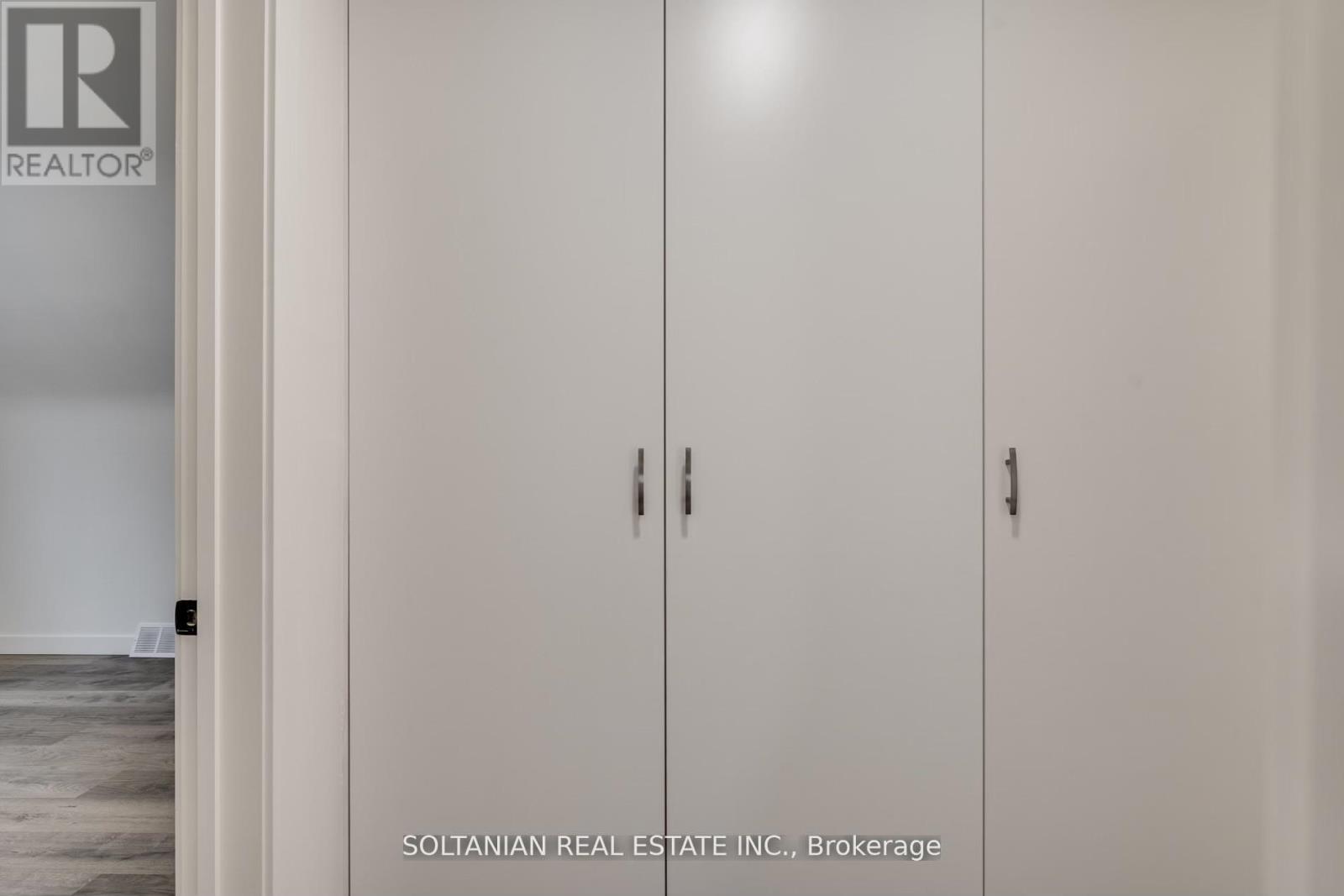 35 Cheshire Drive, Toronto (Princess-Rosethorn), Ontario  M9B 2N7 - Photo 18 - W12497698