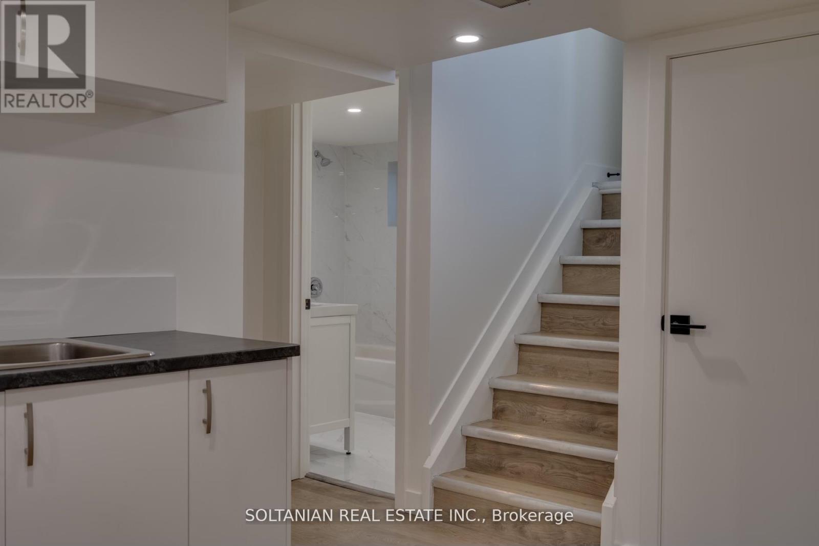 35 Cheshire Drive, Toronto (Princess-Rosethorn), Ontario  M9B 2N7 - Photo 24 - W12497698