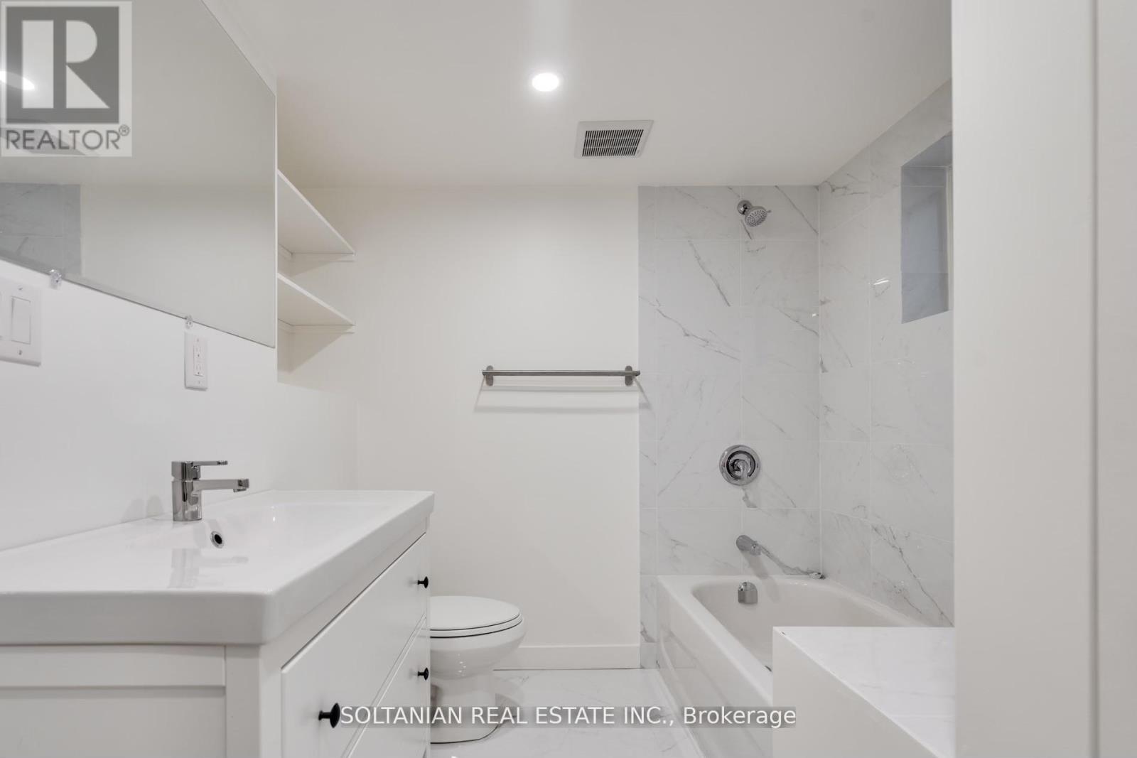 35 Cheshire Drive, Toronto (Princess-Rosethorn), Ontario  M9B 2N7 - Photo 33 - W12497698