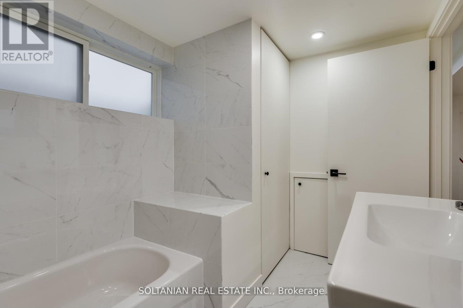 35 Cheshire Drive, Toronto (Princess-Rosethorn), Ontario  M9B 2N7 - Photo 34 - W12497698