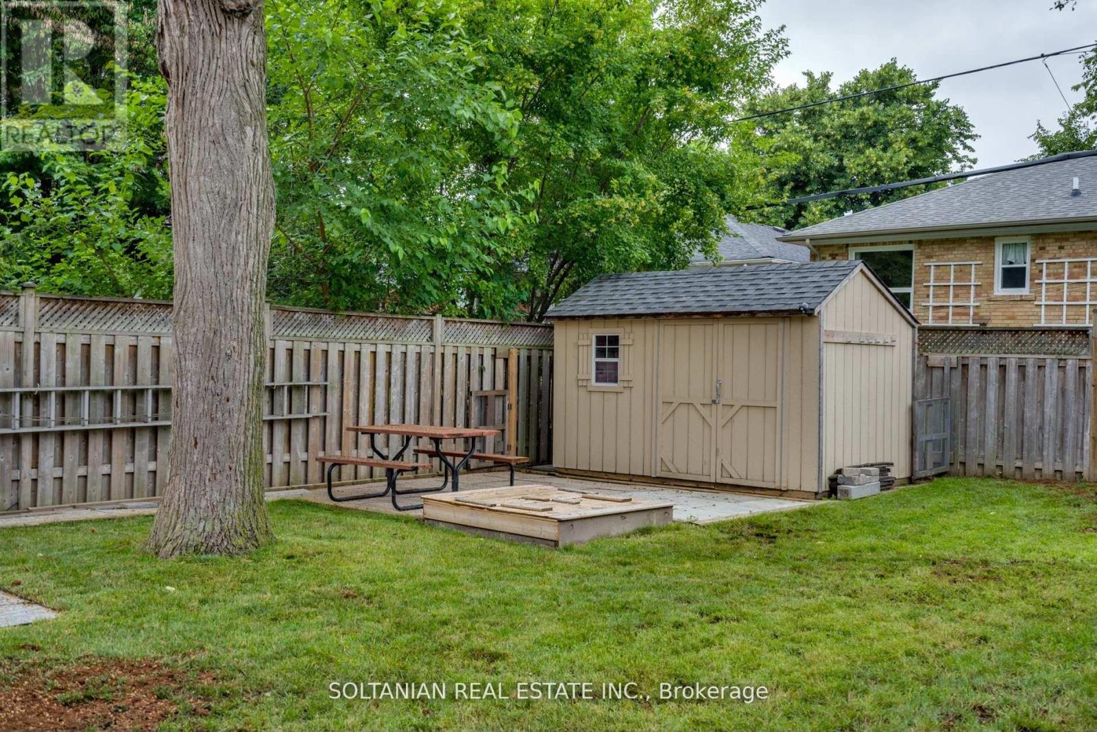 35 Cheshire Drive, Toronto (Princess-Rosethorn), Ontario  M9B 2N7 - Photo 38 - W12497698