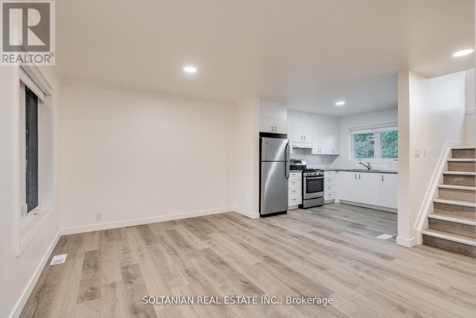 35 Cheshire Drive, Toronto (Princess-Rosethorn), Ontario  M9B 2N7 - Photo 7 - W12497698