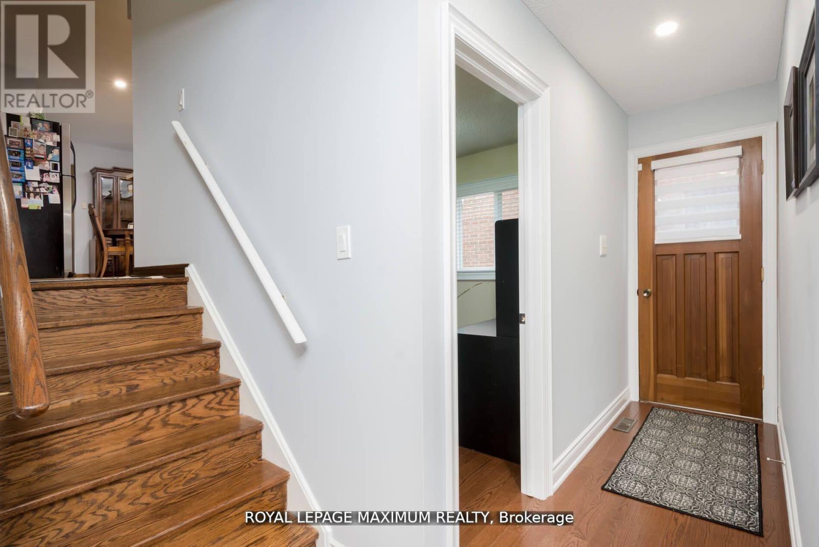 44 Flagstick Court, Toronto (York University Heights), Ontario  M3J 3B8 - Photo 17 - W12497702