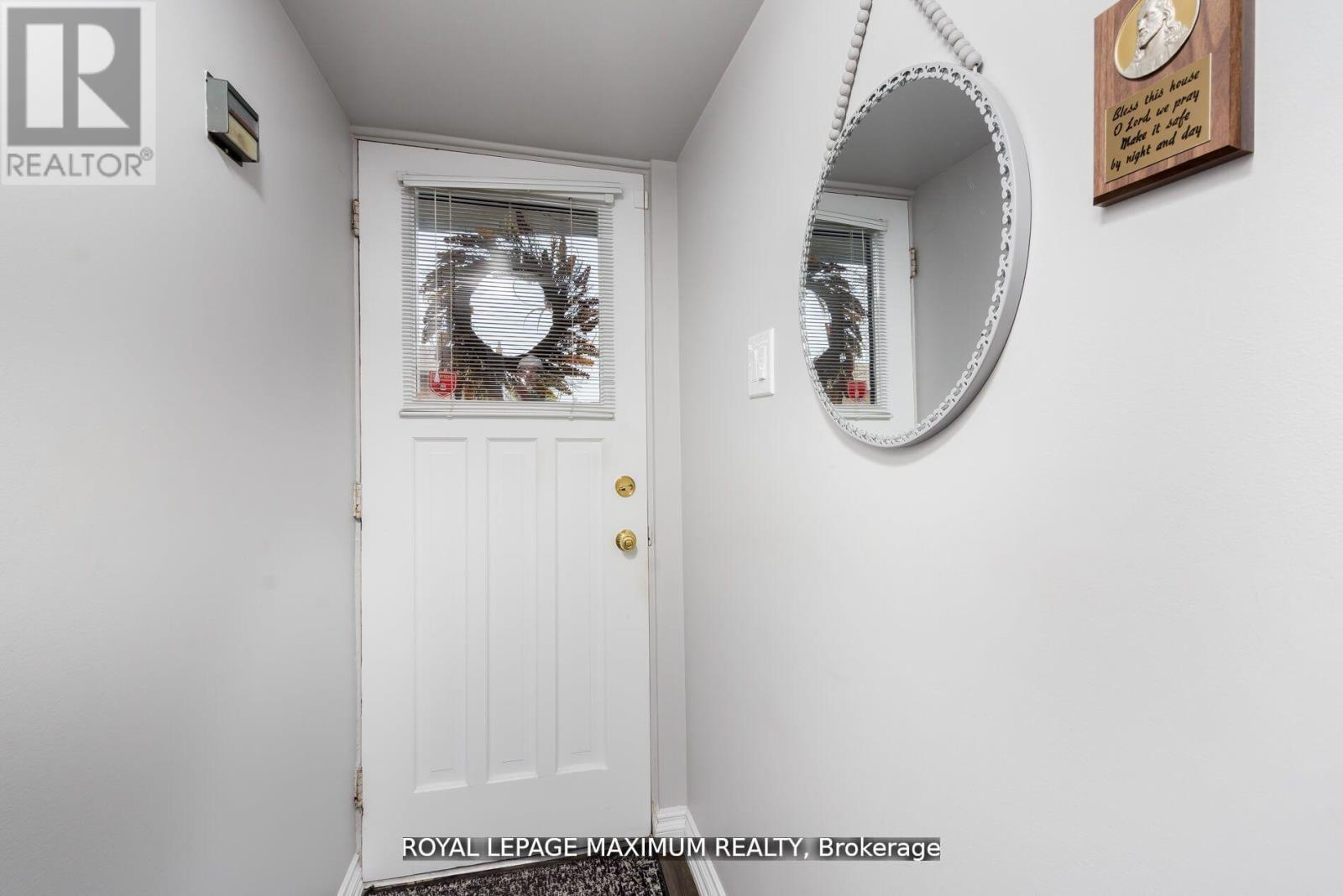 44 Flagstick Court, Toronto (York University Heights), Ontario  M3J 3B8 - Photo 26 - W12497702