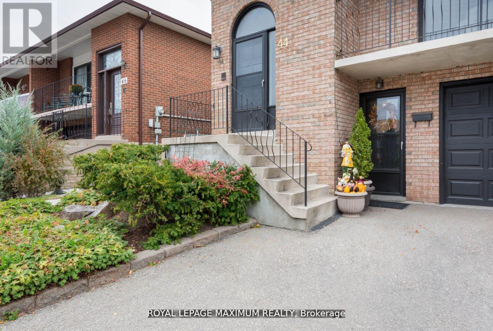 44 Flagstick Court, Toronto (York University Heights), Ontario  M3J 3B8 - Photo 3 - W12497702