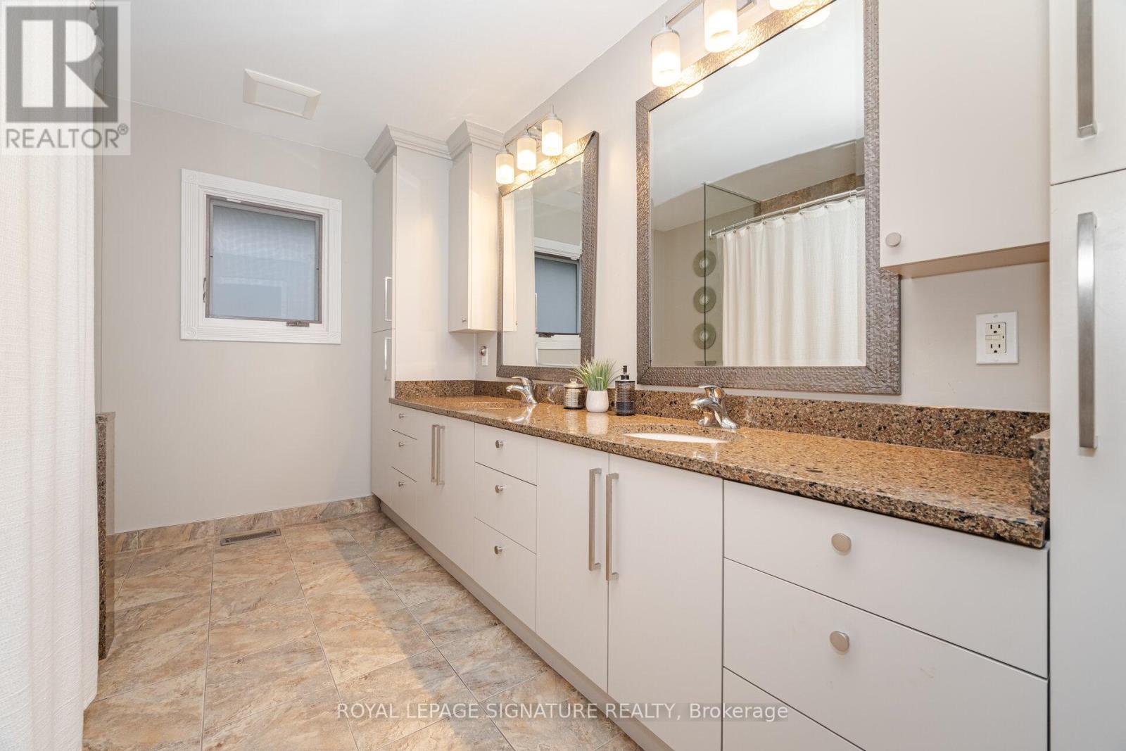 51 Kenpark Avenue, Brampton (Snelgrove), Ontario  L6Z 3R6 - Photo 30 - W12497708