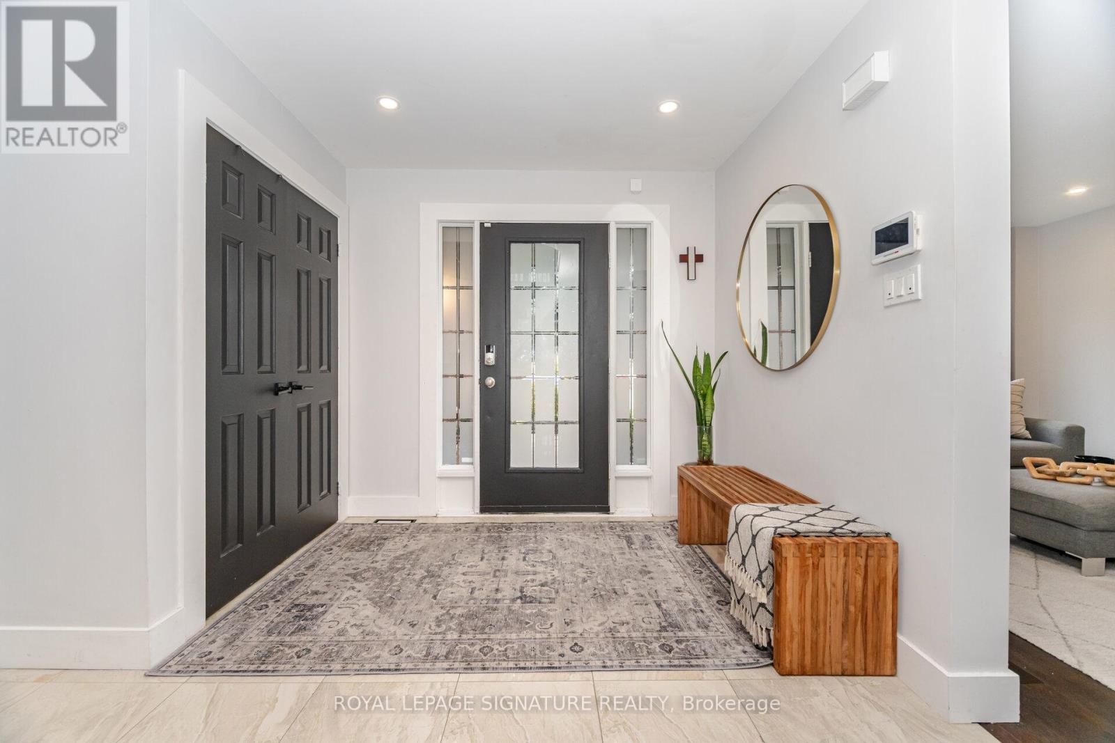 51 Kenpark Avenue, Brampton (Snelgrove), Ontario  L6Z 3R6 - Photo 6 - W12497708