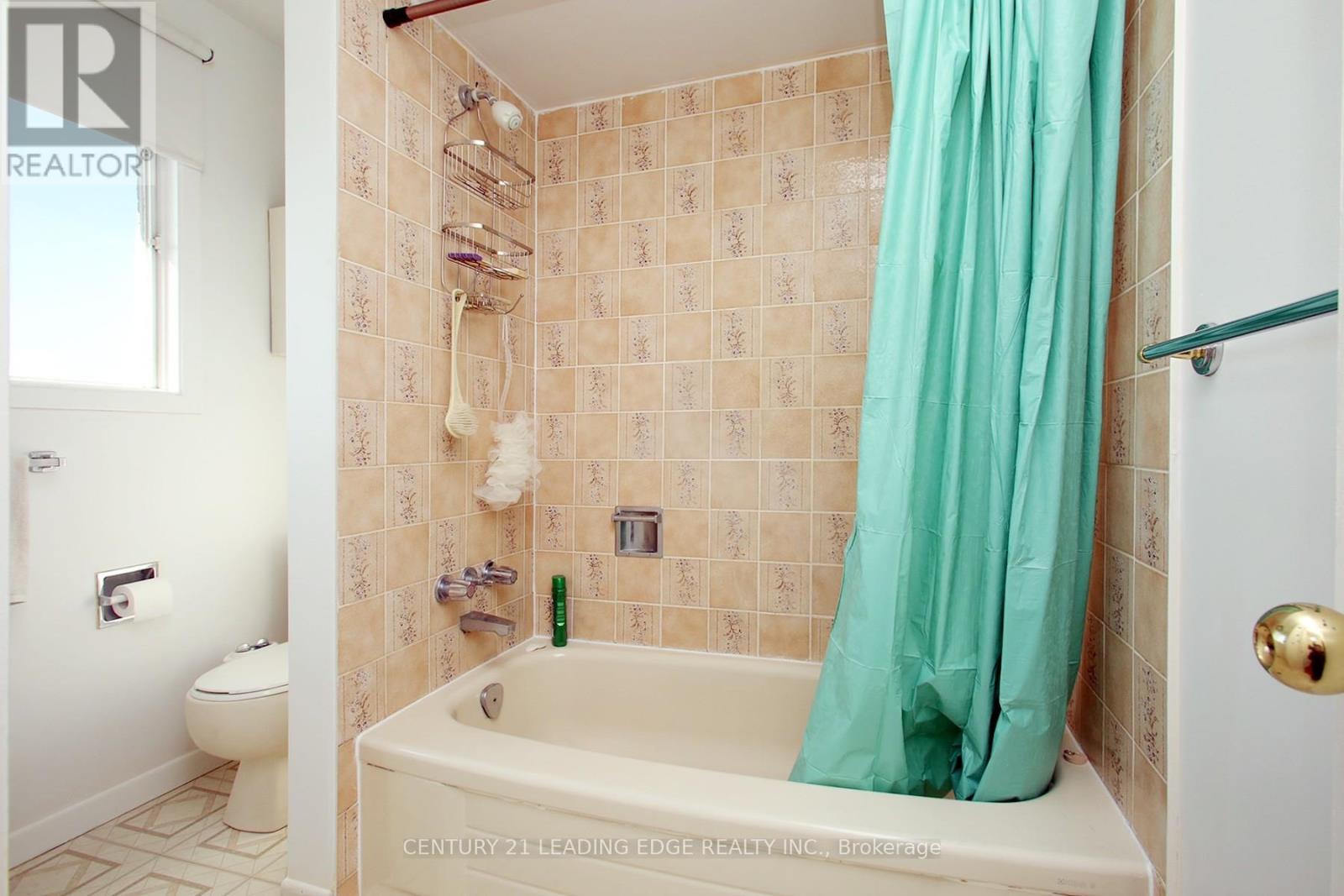 33 Newbridge Crescent, Brampton (Westgate), Ontario  L6S 4B5 - Photo 13 - W12497716