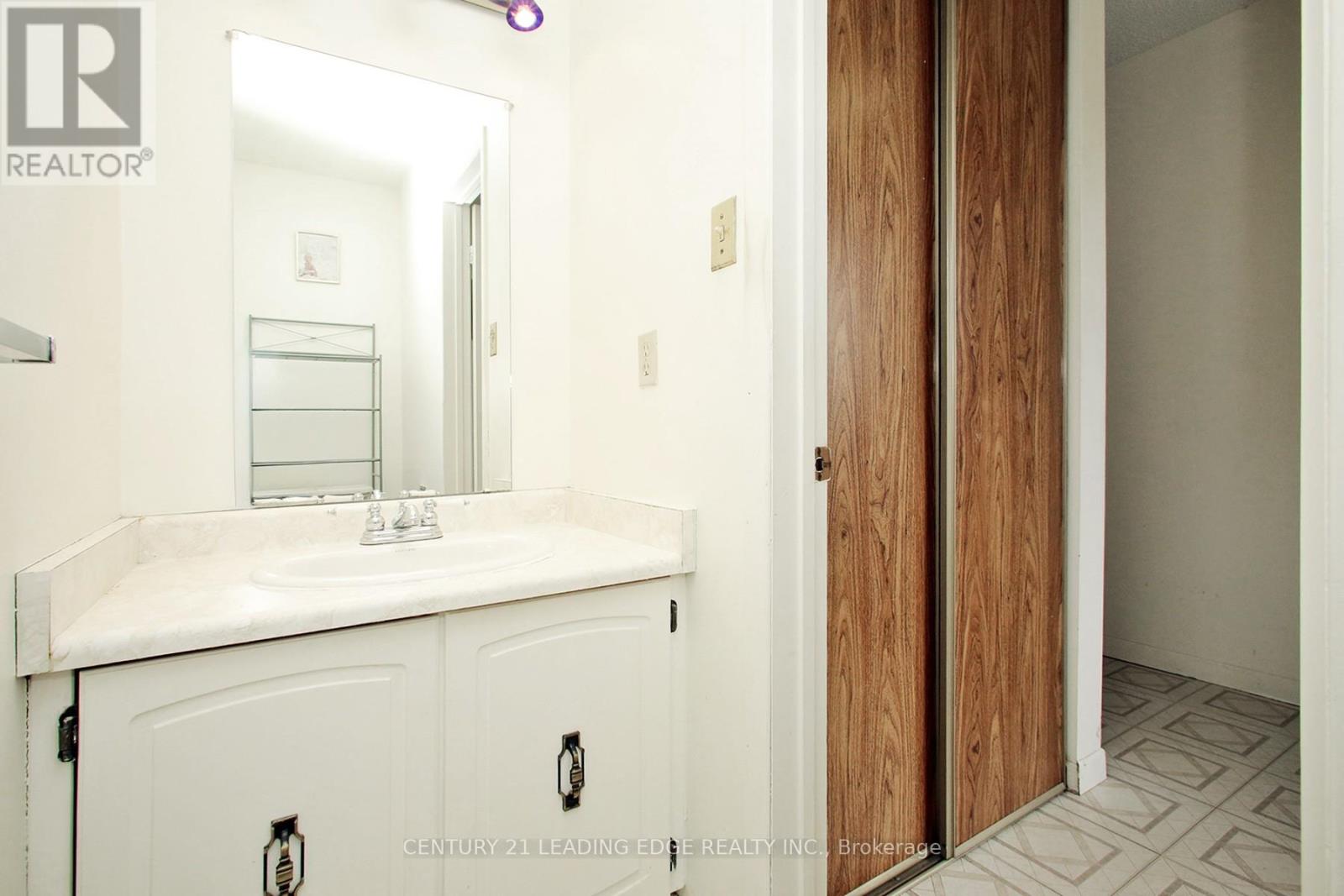 33 Newbridge Crescent, Brampton (Westgate), Ontario  L6S 4B5 - Photo 14 - W12497716