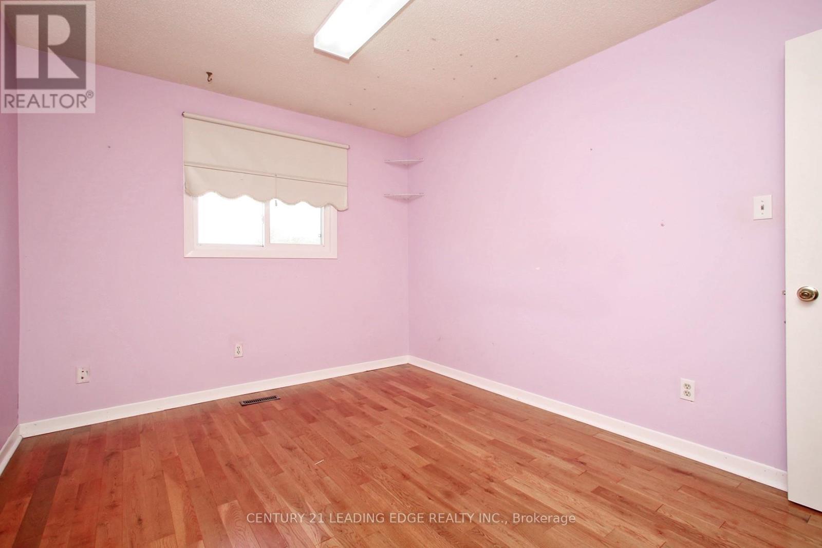 33 Newbridge Crescent, Brampton (Westgate), Ontario  L6S 4B5 - Photo 9 - W12497716