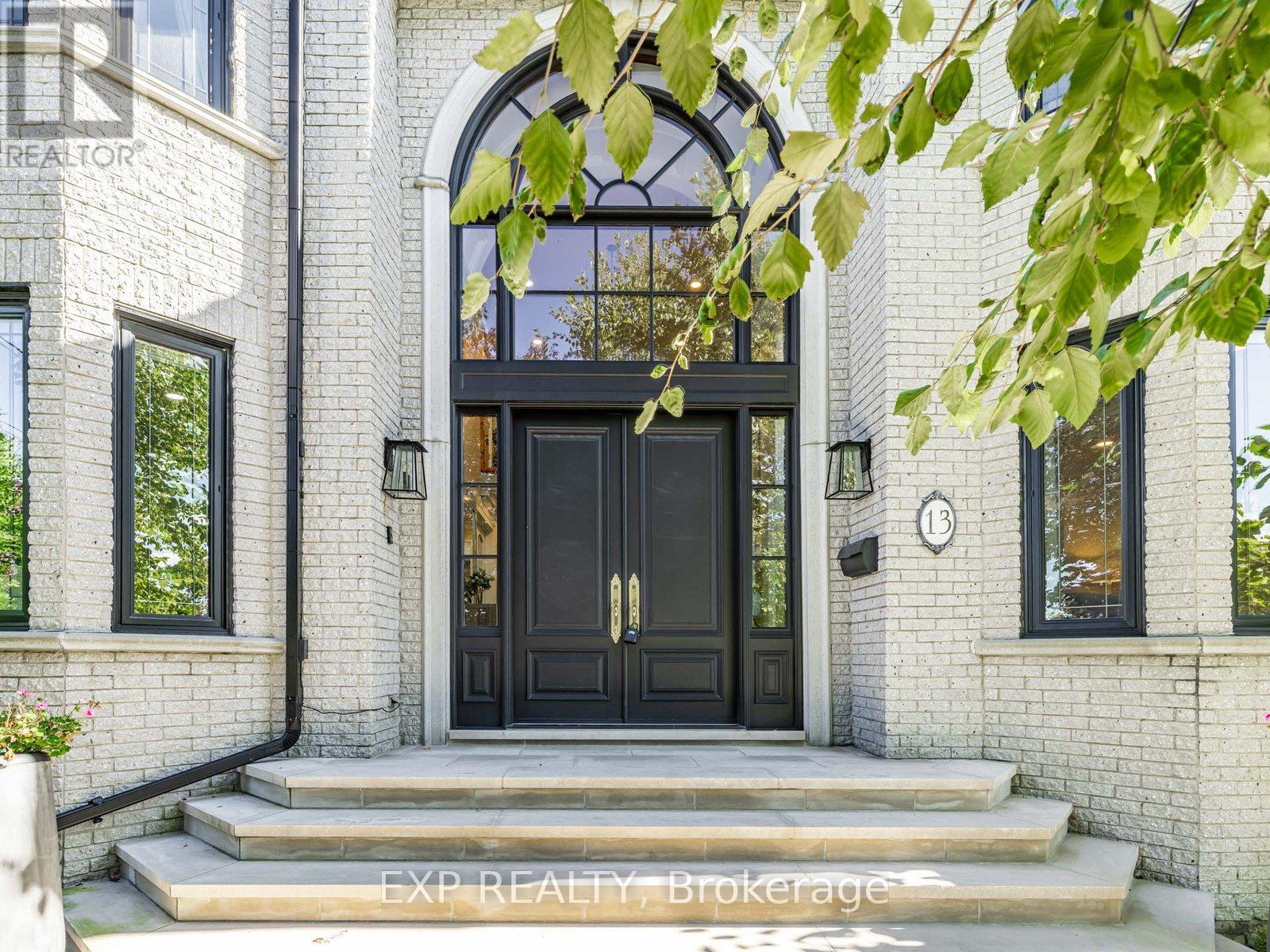 13 Bourdon Avenue, Toronto (Rustic), Ontario  M6L 2Y7 - Photo 3 - W12497718