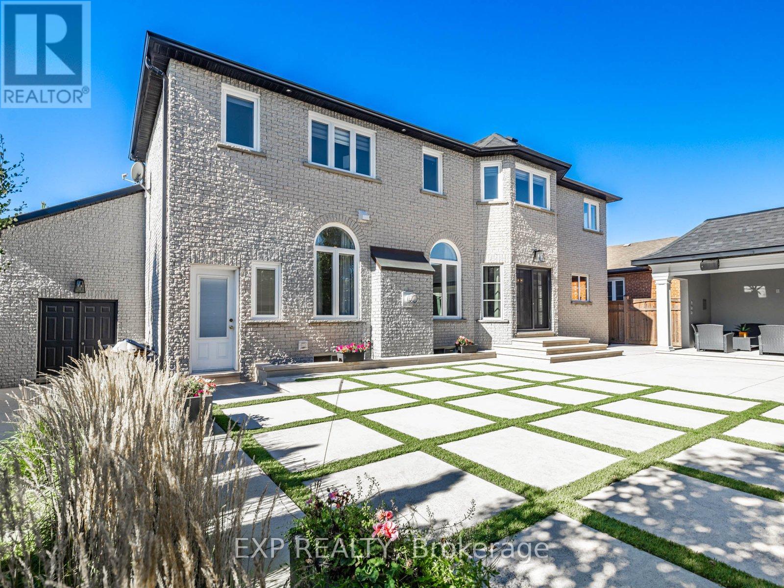 13 Bourdon Avenue, Toronto (Rustic), Ontario  M6L 2Y7 - Photo 39 - W12497718