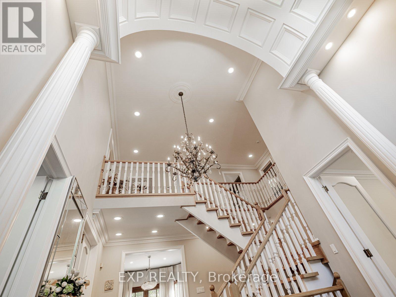 13 Bourdon Avenue, Toronto (Rustic), Ontario  M6L 2Y7 - Photo 6 - W12497718