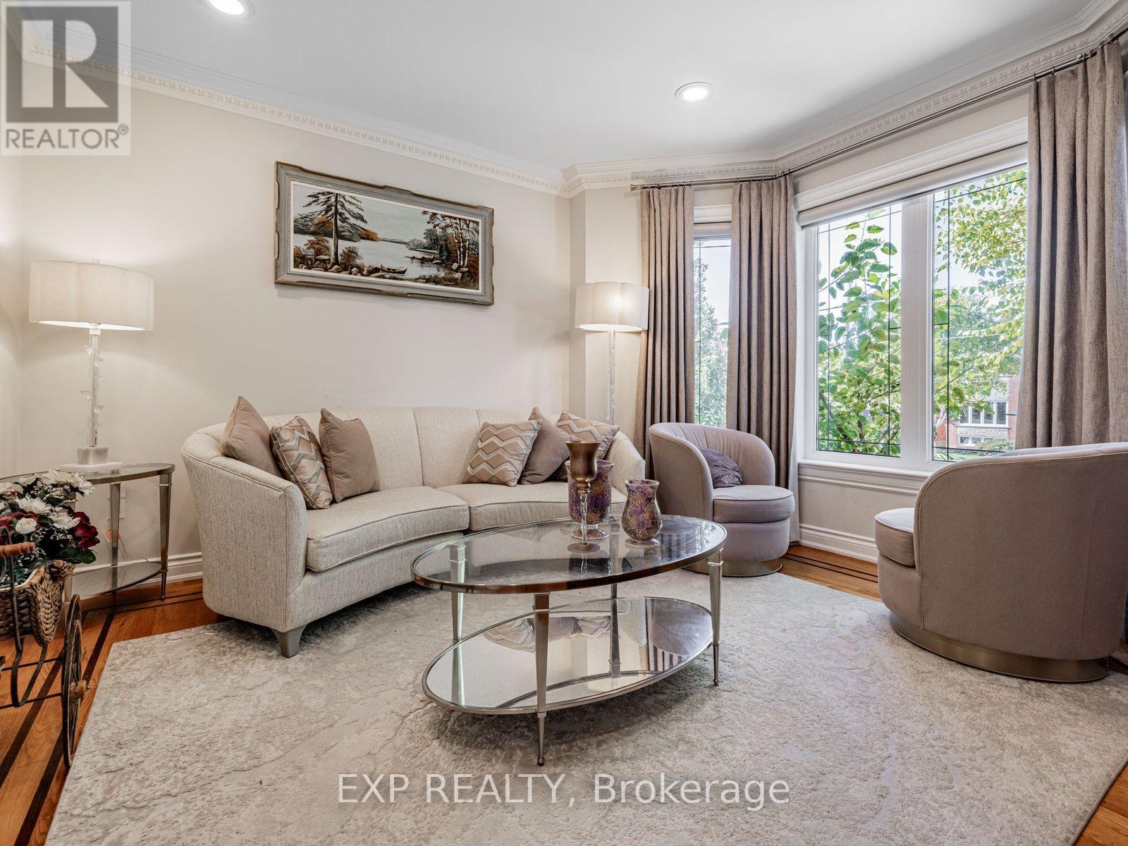 13 Bourdon Avenue, Toronto (Rustic), Ontario  M6L 2Y7 - Photo 8 - W12497718