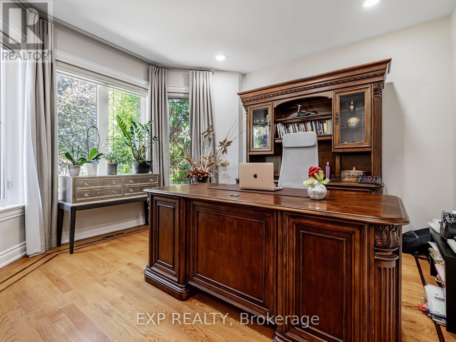 13 Bourdon Avenue, Toronto (Rustic), Ontario  M6L 2Y7 - Photo 9 - W12497718