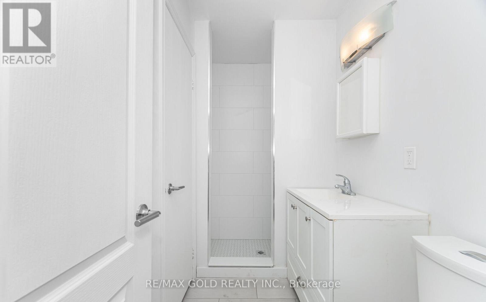 3309 Jolliffe Avenue, Mississauga (Malton), Ontario  L4T 1V6 - Photo 10 - W12497722