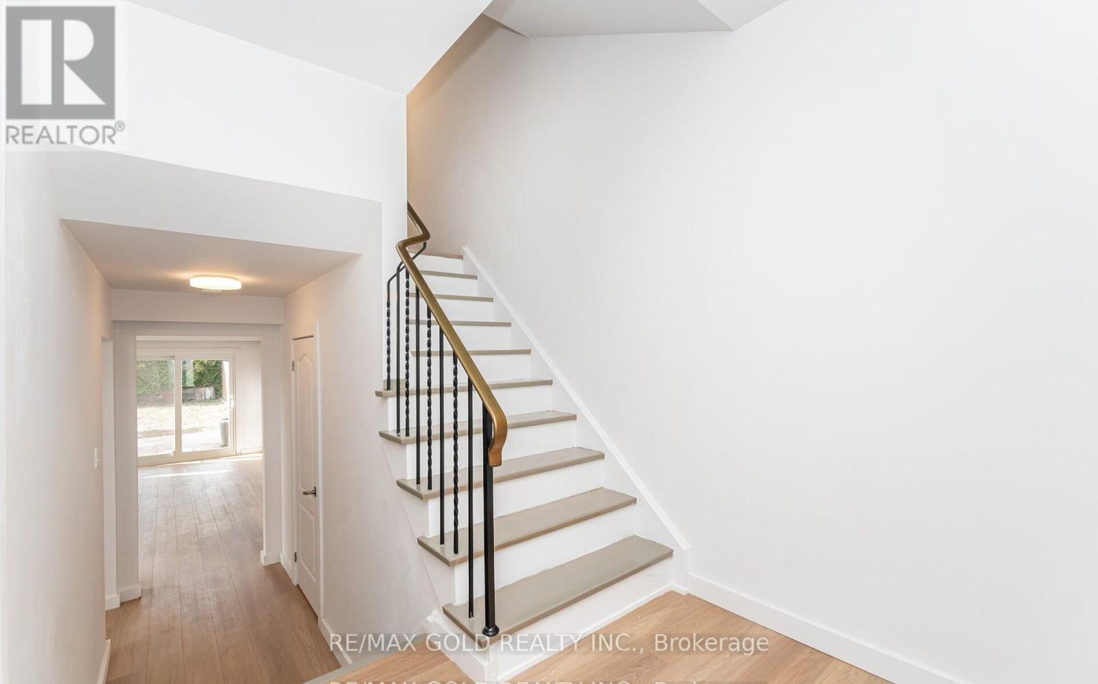 3309 Jolliffe Avenue, Mississauga (Malton), Ontario  L4T 1V6 - Photo 11 - W12497722