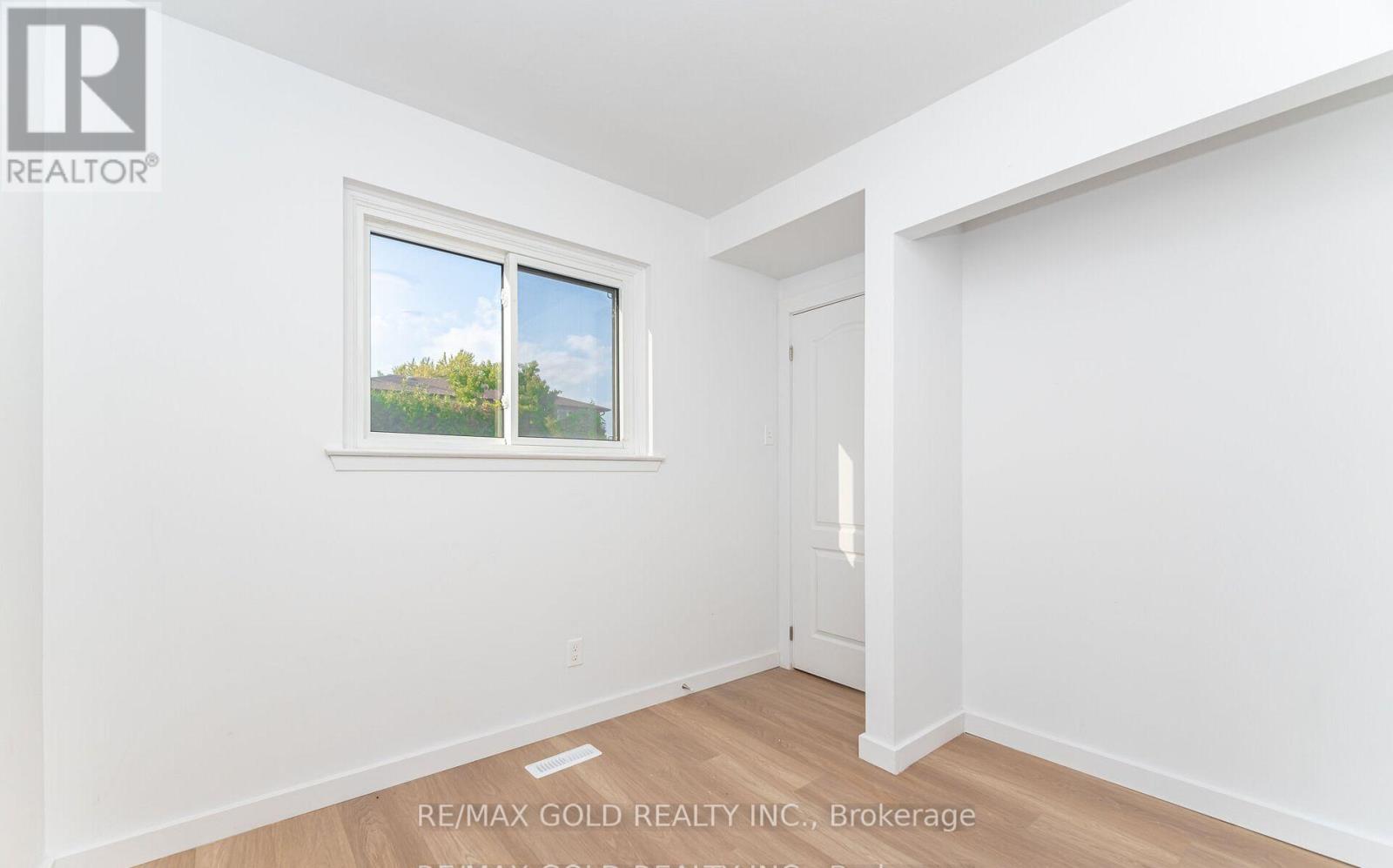 3309 Jolliffe Avenue, Mississauga (Malton), Ontario  L4T 1V6 - Photo 12 - W12497722