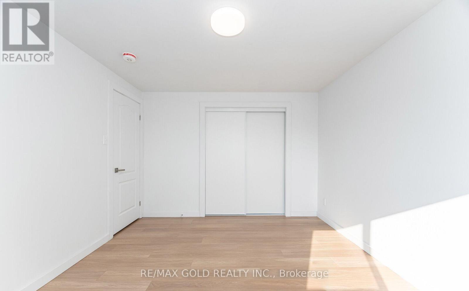 3309 Jolliffe Avenue, Mississauga (Malton), Ontario  L4T 1V6 - Photo 13 - W12497722