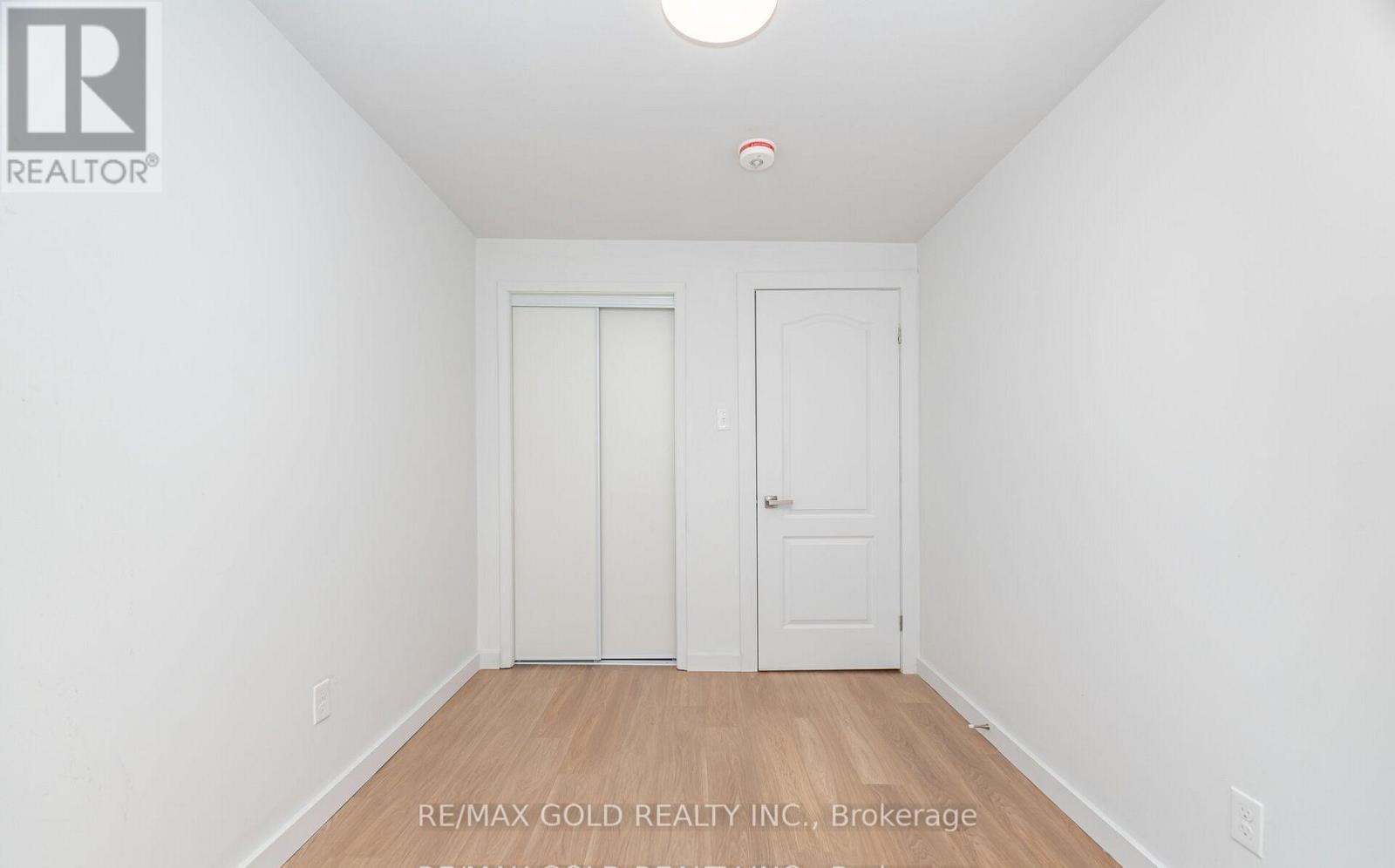 3309 Jolliffe Avenue, Mississauga (Malton), Ontario  L4T 1V6 - Photo 14 - W12497722