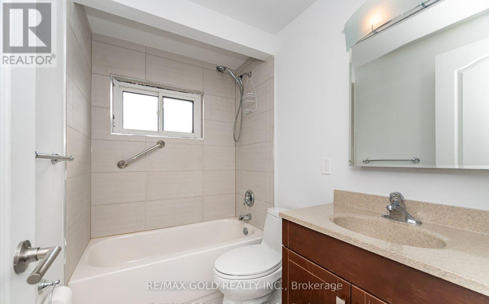 3309 Jolliffe Avenue, Mississauga (Malton), Ontario  L4T 1V6 - Photo 15 - W12497722