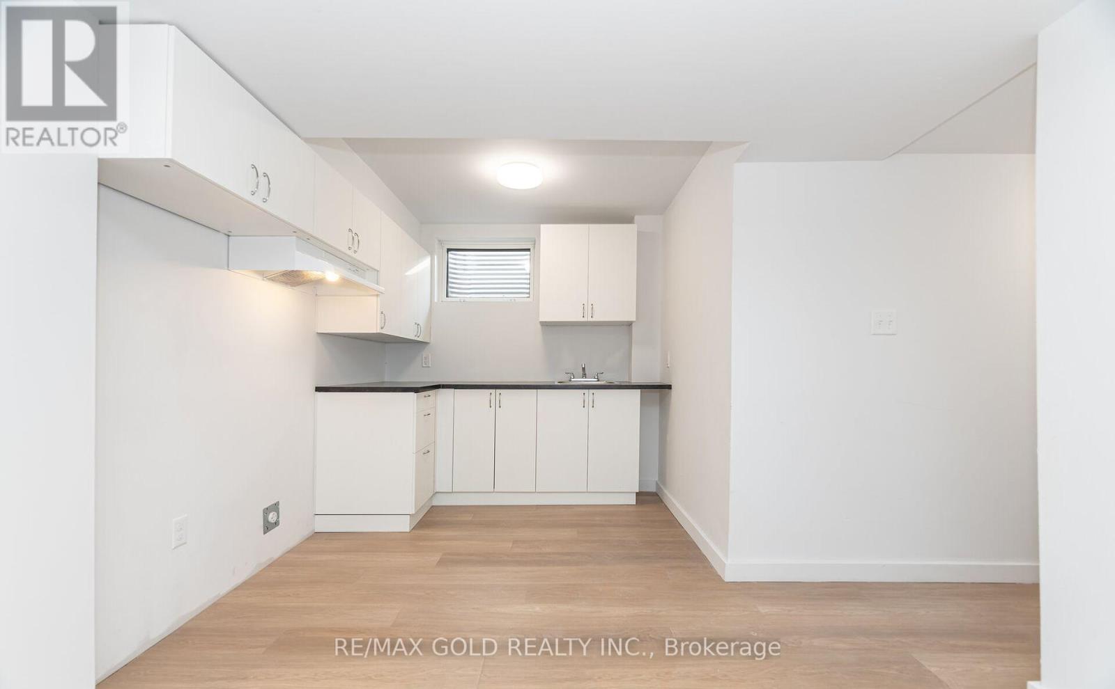 3309 Jolliffe Avenue, Mississauga (Malton), Ontario  L4T 1V6 - Photo 16 - W12497722