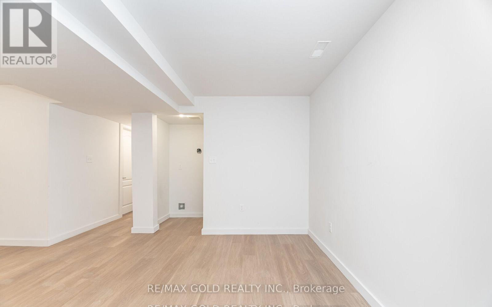 3309 Jolliffe Avenue, Mississauga (Malton), Ontario  L4T 1V6 - Photo 17 - W12497722