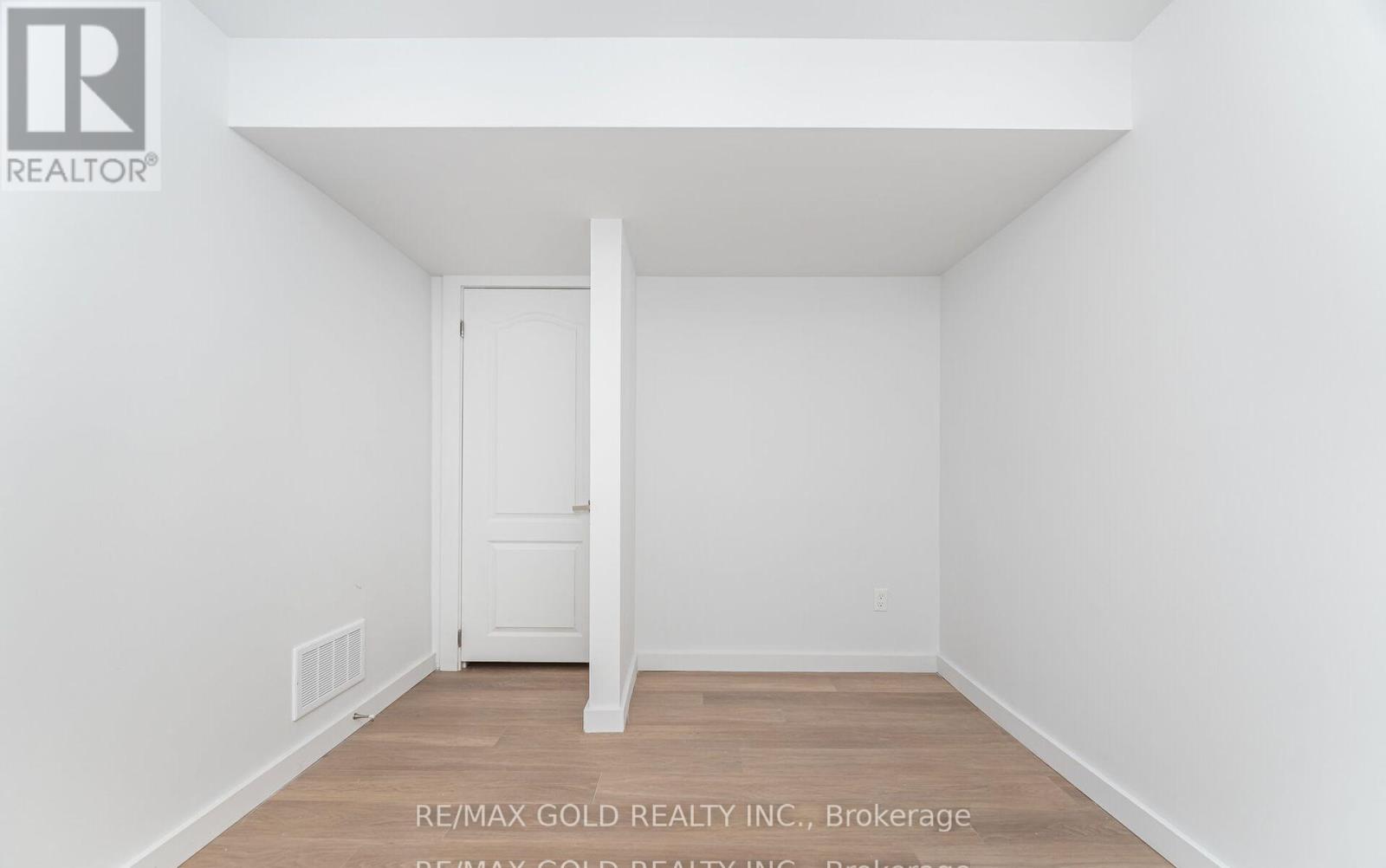 3309 Jolliffe Avenue, Mississauga (Malton), Ontario  L4T 1V6 - Photo 19 - W12497722