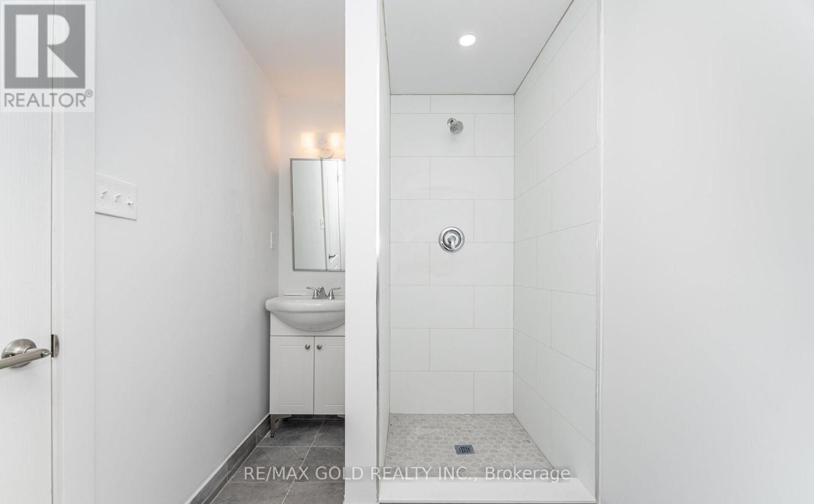 3309 Jolliffe Avenue, Mississauga (Malton), Ontario  L4T 1V6 - Photo 20 - W12497722