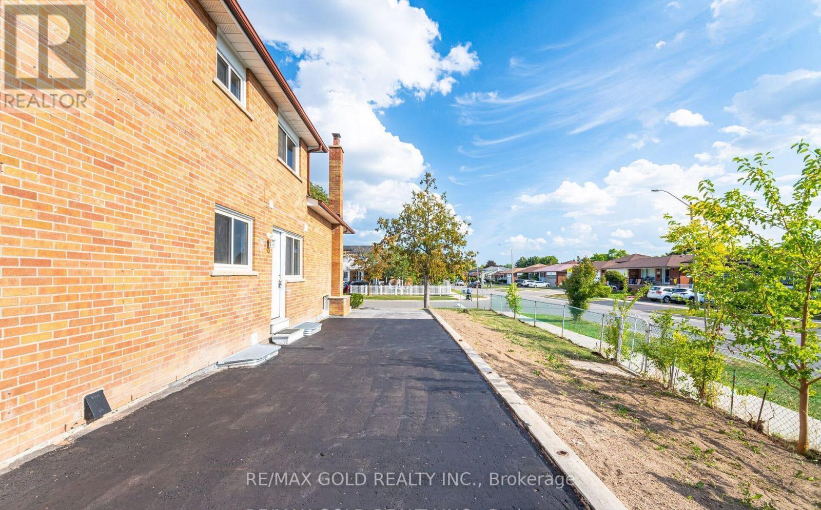 3309 Jolliffe Avenue, Mississauga (Malton), Ontario  L4T 1V6 - Photo 22 - W12497722