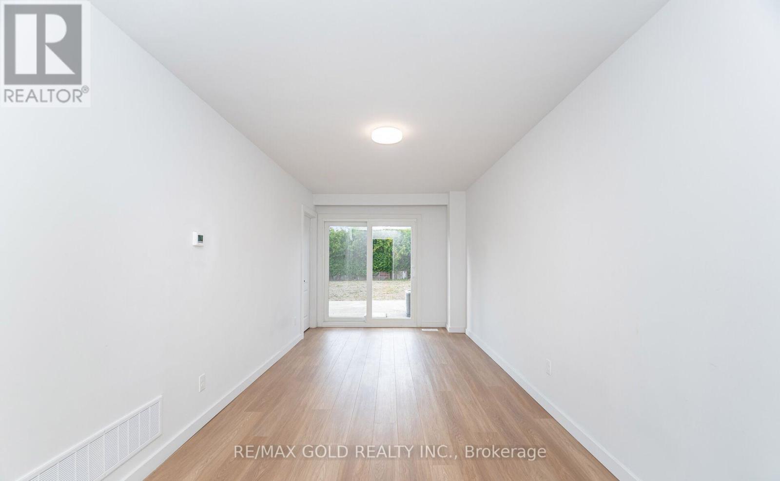 3309 Jolliffe Avenue, Mississauga (Malton), Ontario  L4T 1V6 - Photo 6 - W12497722