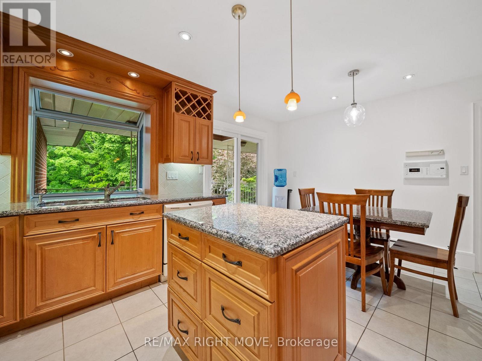 22 Ladyshot Crescent, Toronto (York University Heights), Ontario  M3J 1X2 - Photo 10 - W12497734