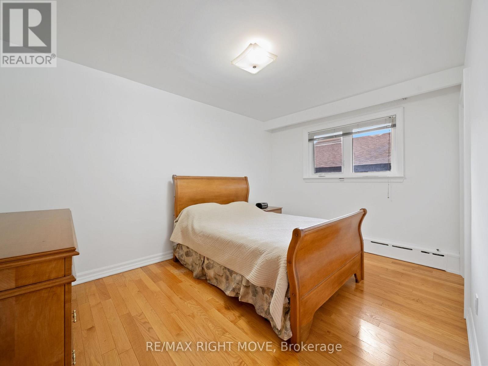 22 Ladyshot Crescent, Toronto (York University Heights), Ontario  M3J 1X2 - Photo 11 - W12497734