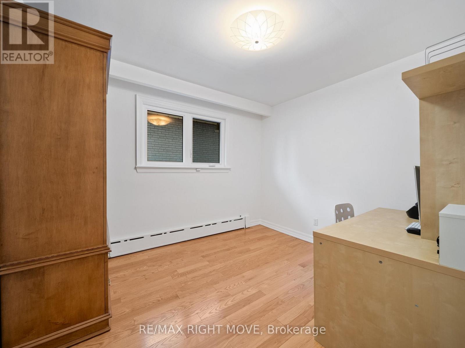 22 Ladyshot Crescent, Toronto (York University Heights), Ontario  M3J 1X2 - Photo 12 - W12497734