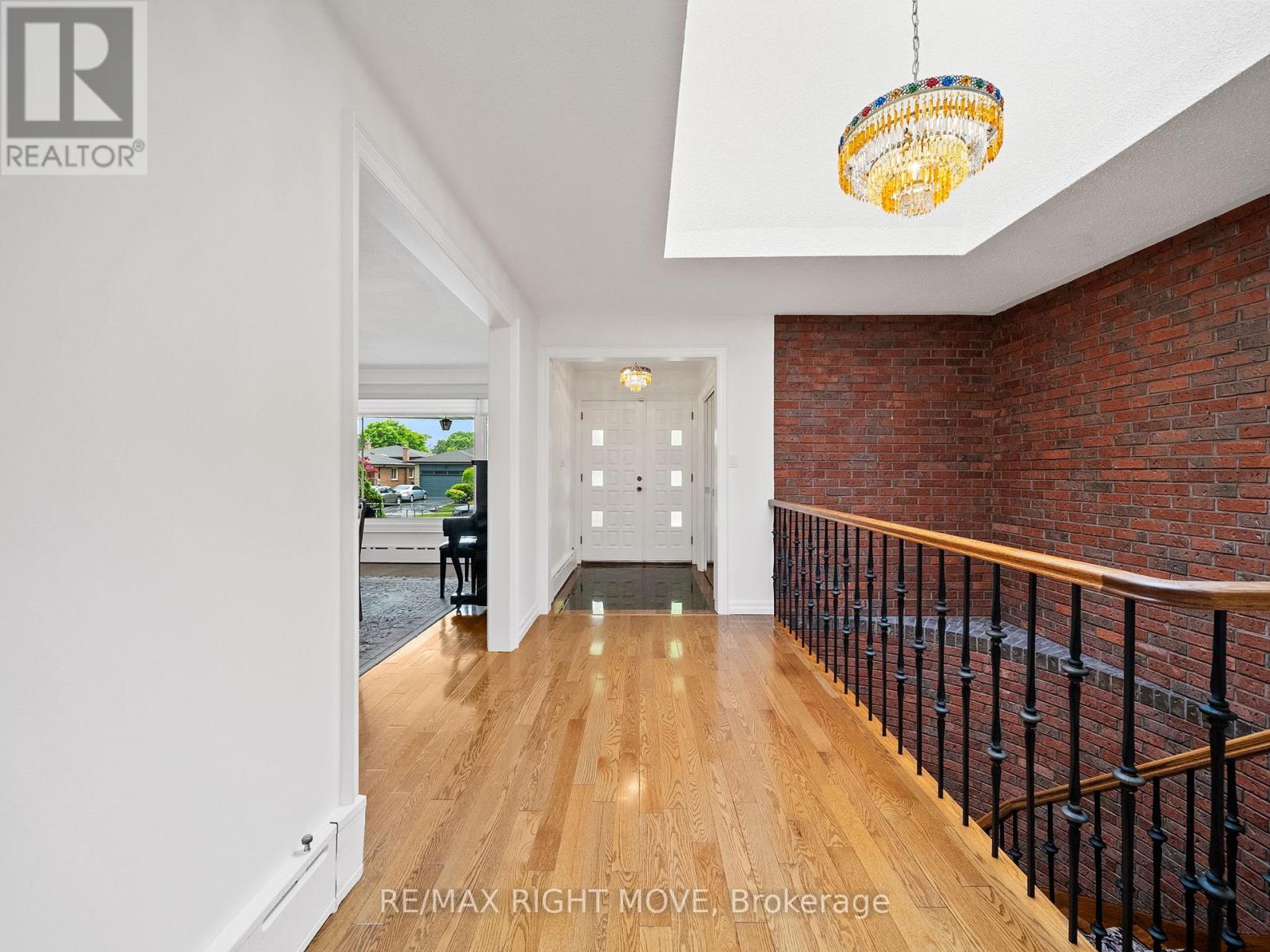 22 Ladyshot Crescent, Toronto (York University Heights), Ontario  M3J 1X2 - Photo 2 - W12497734