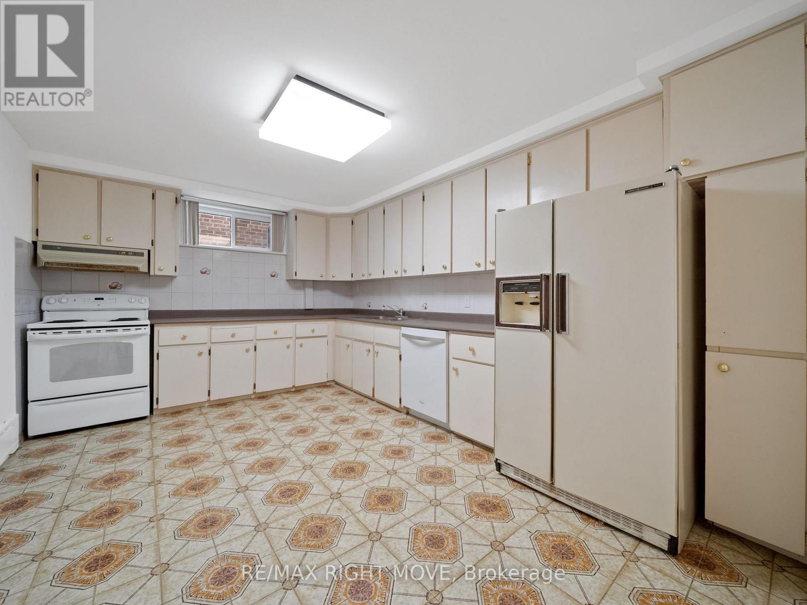 22 Ladyshot Crescent, Toronto (York University Heights), Ontario  M3J 1X2 - Photo 20 - W12497734