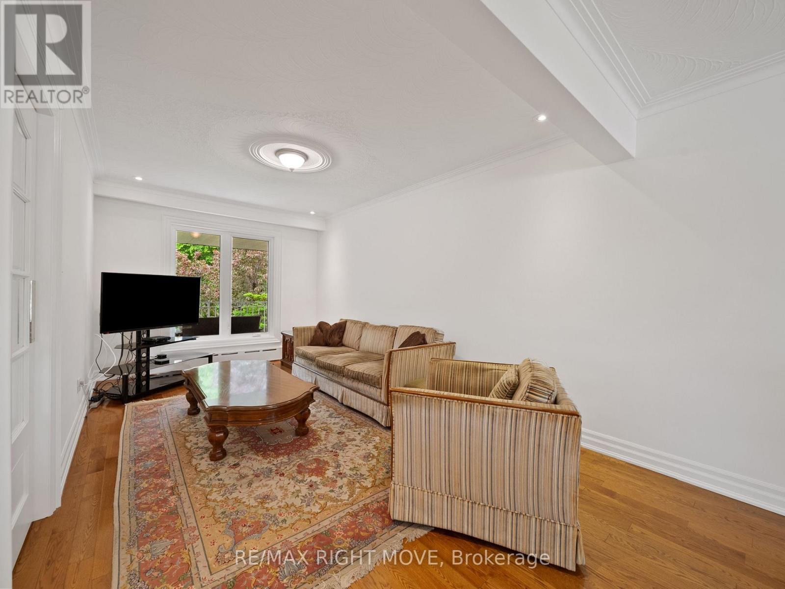 22 Ladyshot Crescent, Toronto (York University Heights), Ontario  M3J 1X2 - Photo 6 - W12497734