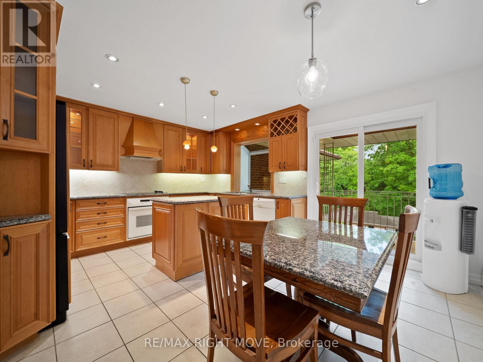 22 Ladyshot Crescent, Toronto (York University Heights), Ontario  M3J 1X2 - Photo 8 - W12497734