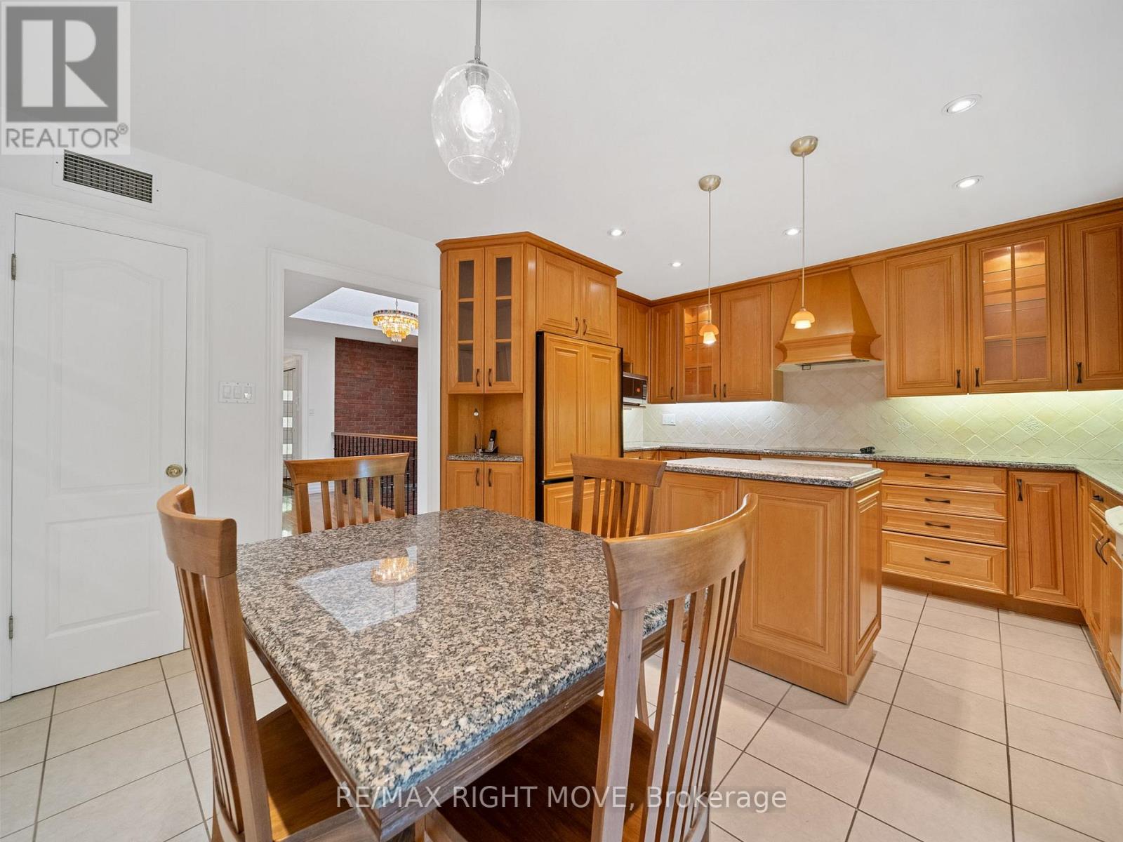 22 Ladyshot Crescent, Toronto (York University Heights), Ontario  M3J 1X2 - Photo 9 - W12497734