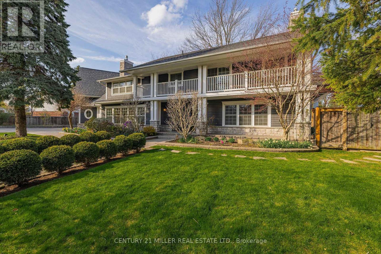 115 Charnwood Drive, Oakville (Fd Ford), Ontario  L6J 5G8 - Photo 2 - W12497788