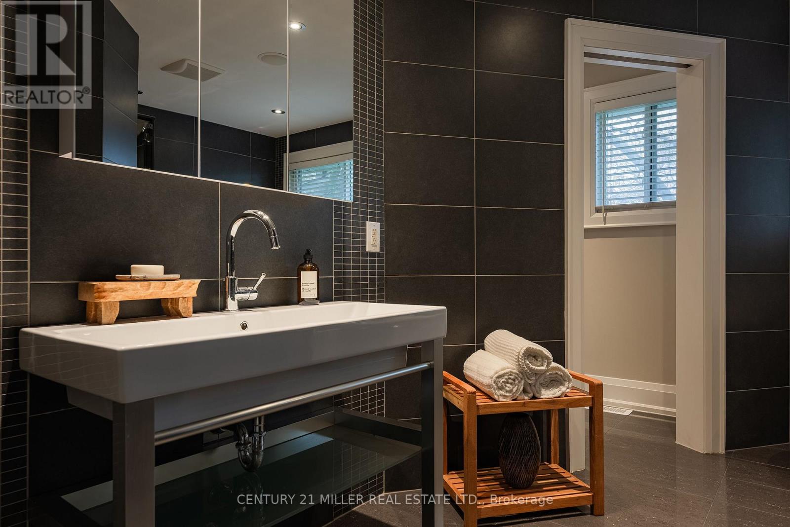 115 Charnwood Drive, Oakville (Fd Ford), Ontario  L6J 5G8 - Photo 20 - W12497788