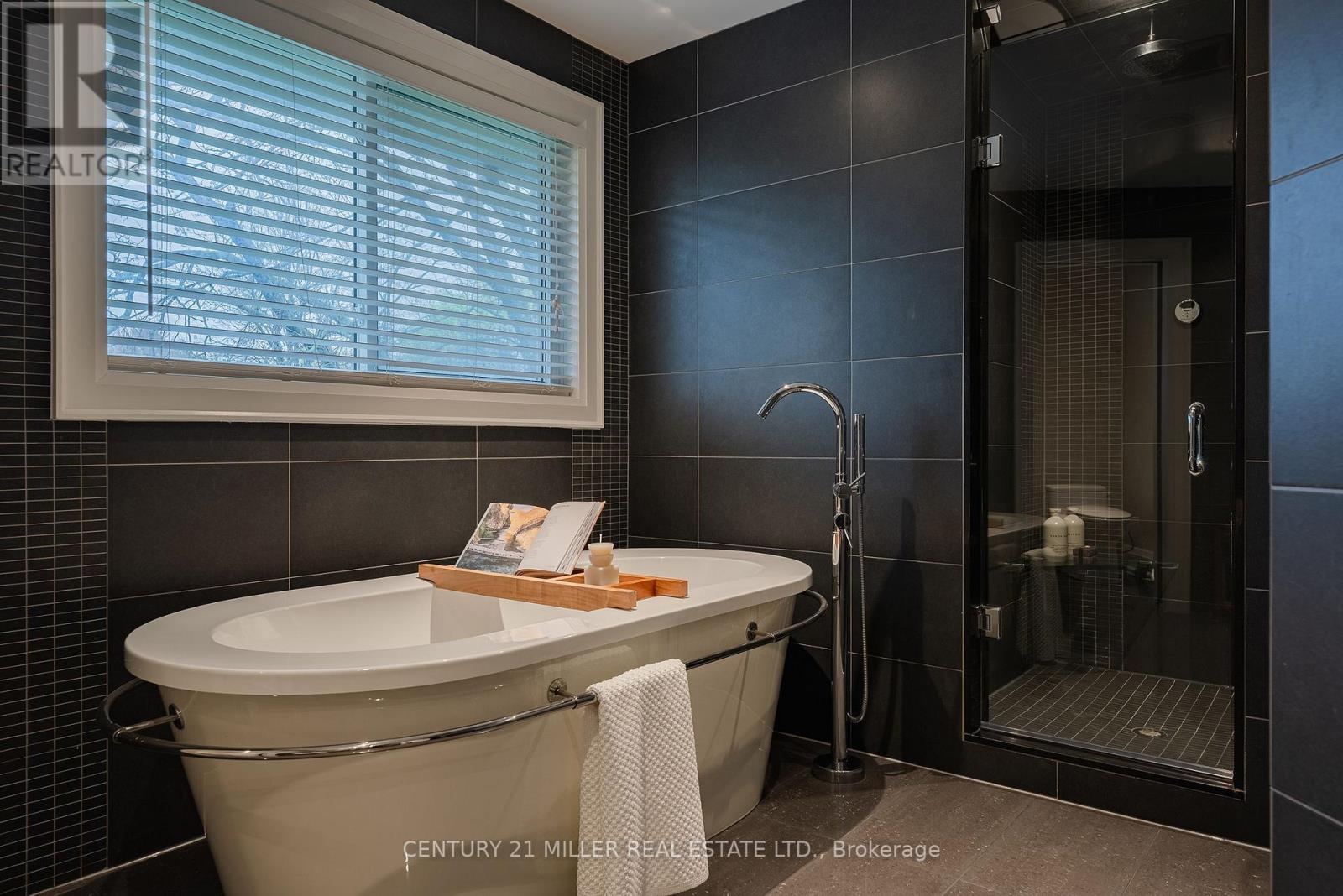 115 Charnwood Drive, Oakville (Fd Ford), Ontario  L6J 5G8 - Photo 21 - W12497788